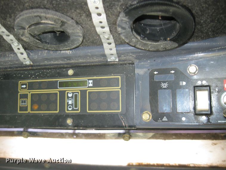 image for item DI2769 2001 New Holland LS170  skid steer loader