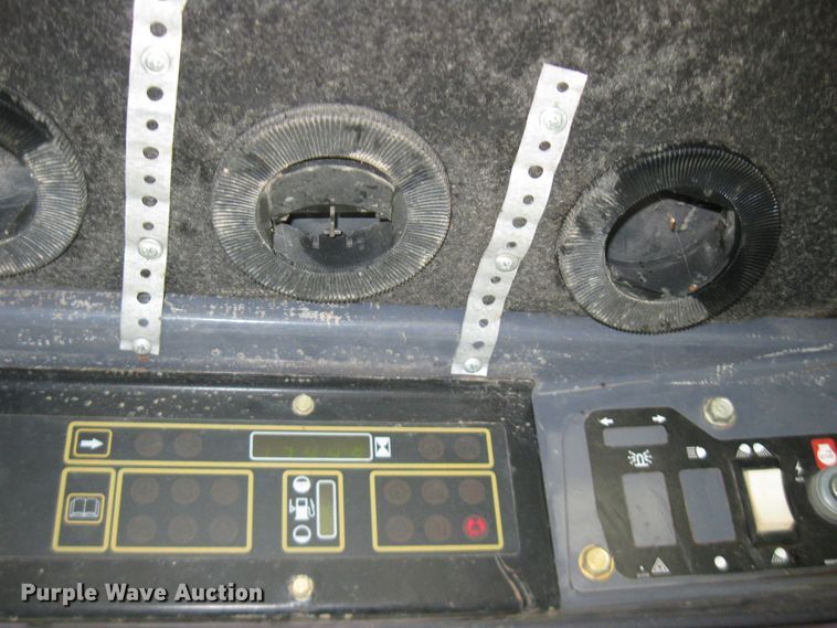 image for item DI2769 2001 New Holland LS170  skid steer loader