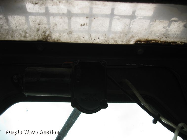 image for item DI2769 2001 New Holland LS170  skid steer loader