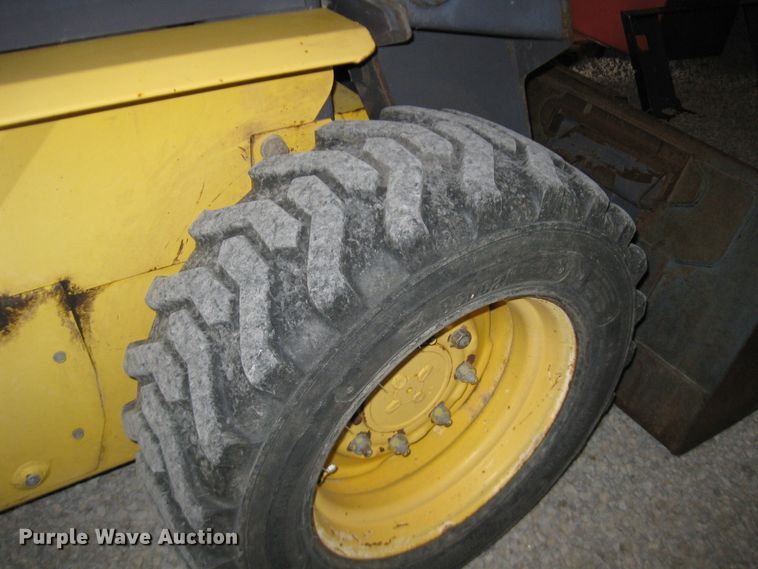 image for item DI2769 2001 New Holland LS170  skid steer loader