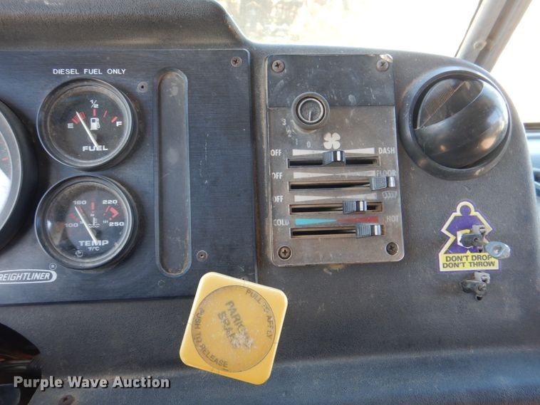 image for item DL0173 1997 Freightliner MT45  delivery truck