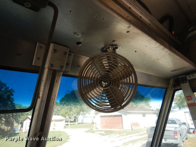 image for item DL0173 1997 Freightliner MT45  delivery truck