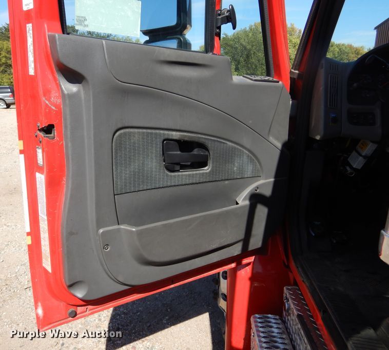 image for item DL6366 2009 International DuraStar 4300  truck cab and chassis