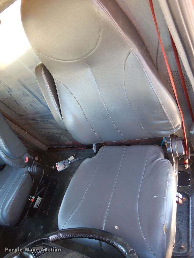 image for item DL6366 2009 International DuraStar 4300  truck cab and chassis