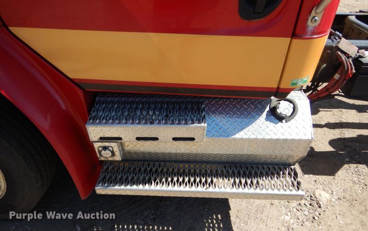 image for item DL6367 2009 Freightliner Business Class M2 106  truck cab and chassis