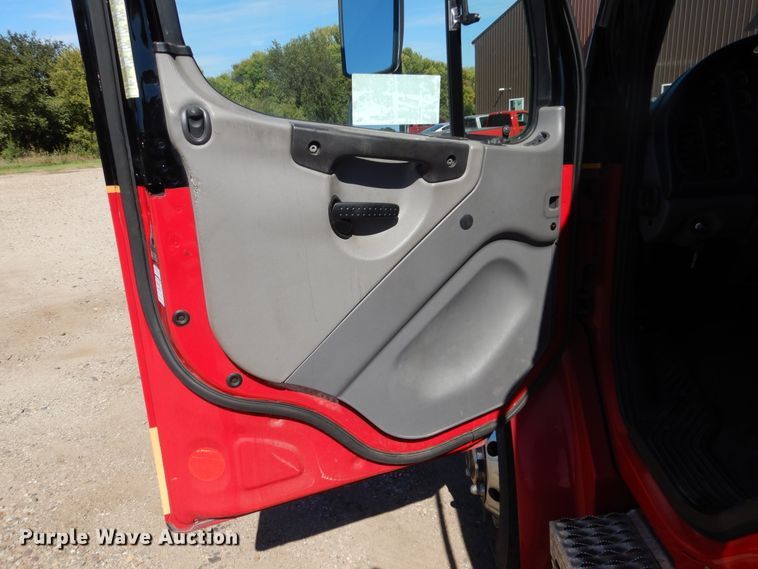 image for item DL6367 2009 Freightliner Business Class M2 106  truck cab and chassis