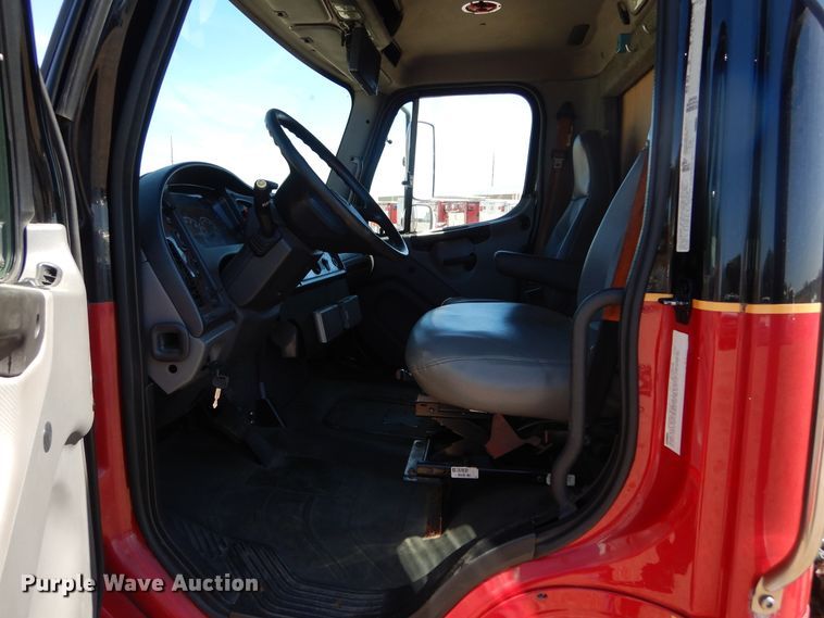 image for item DL6367 2009 Freightliner Business Class M2 106  truck cab and chassis