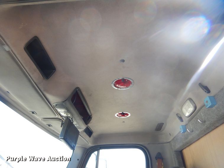 image for item DL6367 2009 Freightliner Business Class M2 106  truck cab and chassis