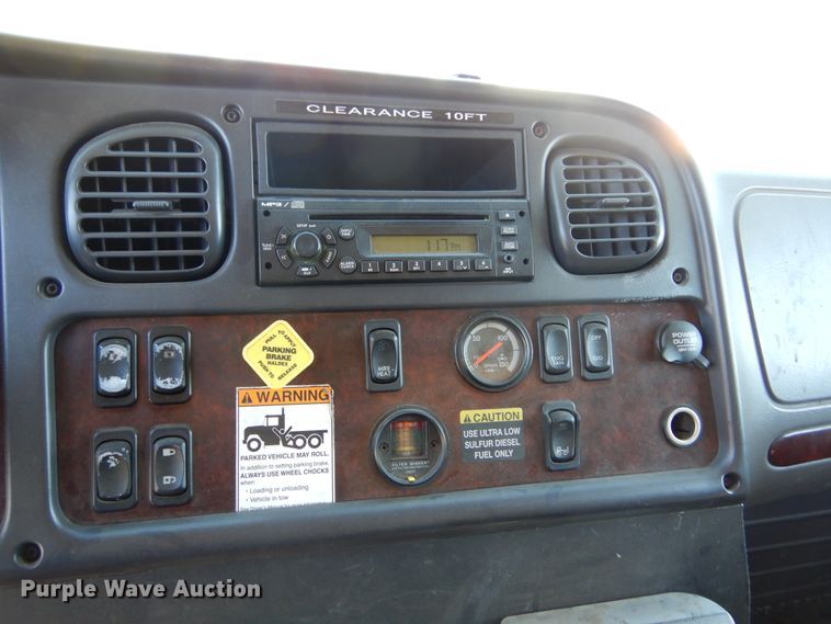 image for item DL6367 2009 Freightliner Business Class M2 106  truck cab and chassis