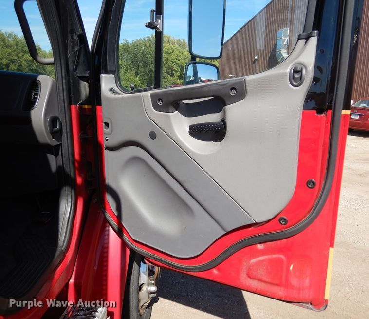 image for item DL6367 2009 Freightliner Business Class M2 106  truck cab and chassis