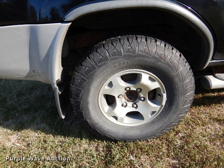 image for item DM5115 2000 Nissan Xterra  SUV