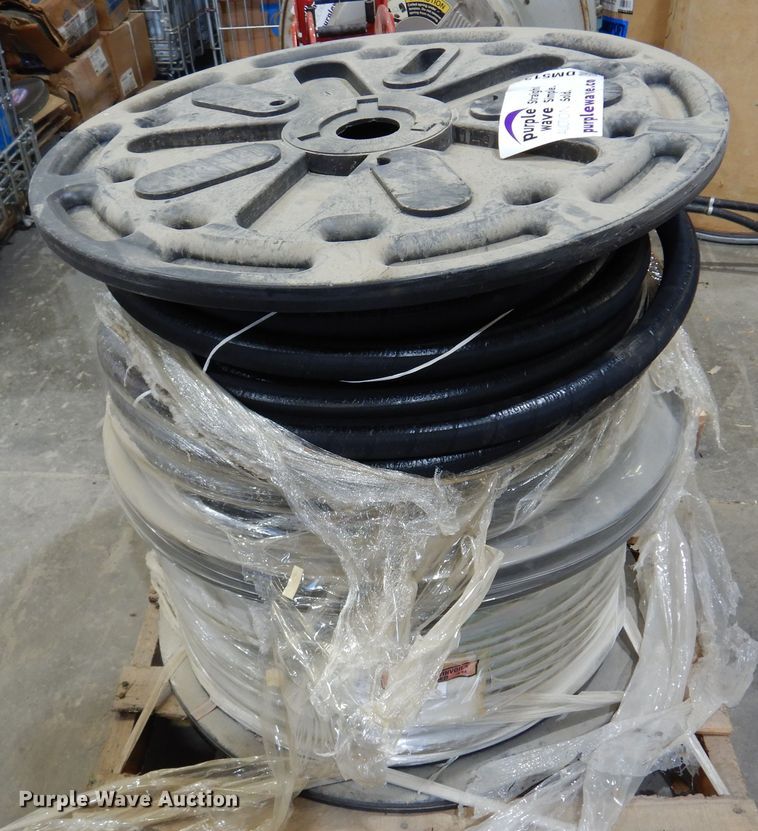 image for item DM5131 (2) hydraulic hoses