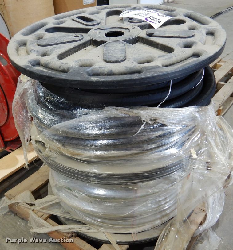 image for item DM5131 (2) hydraulic hoses