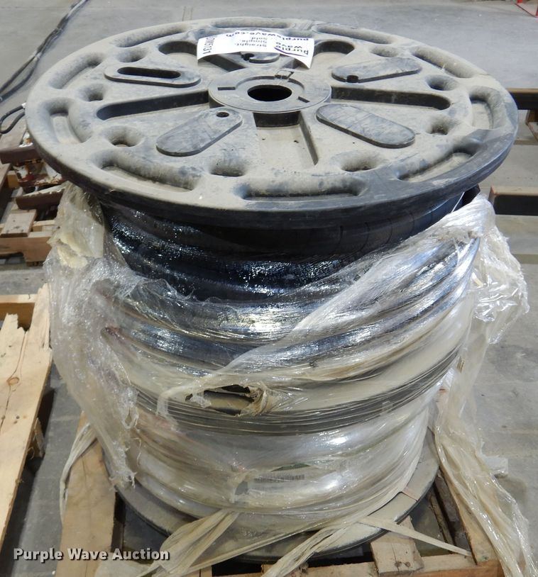 image for item DM5131 (2) hydraulic hoses