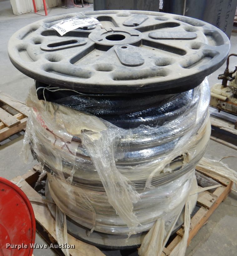 image for item DM5131 (2) hydraulic hoses