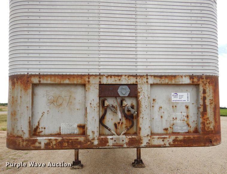 image for item DM5143 1972 Fruehauf  dry van trailer