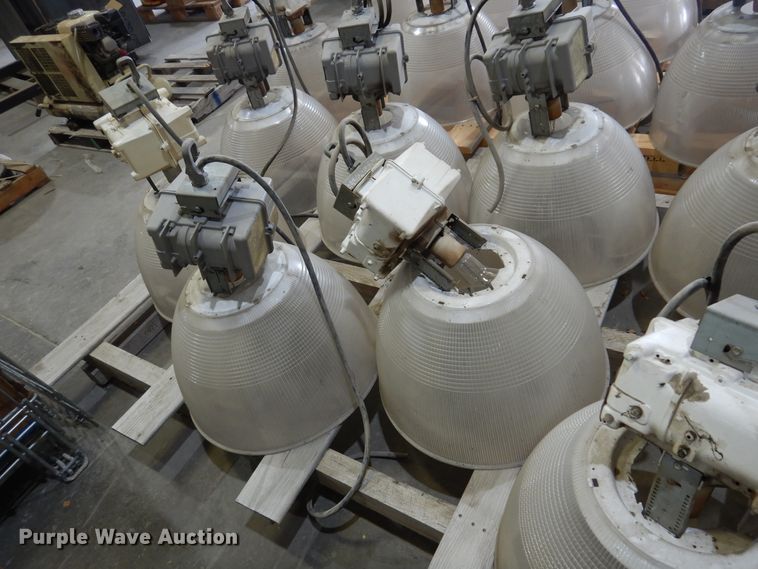 image for item DM5145 (22) Hubbell BL-A400H8-WH lights