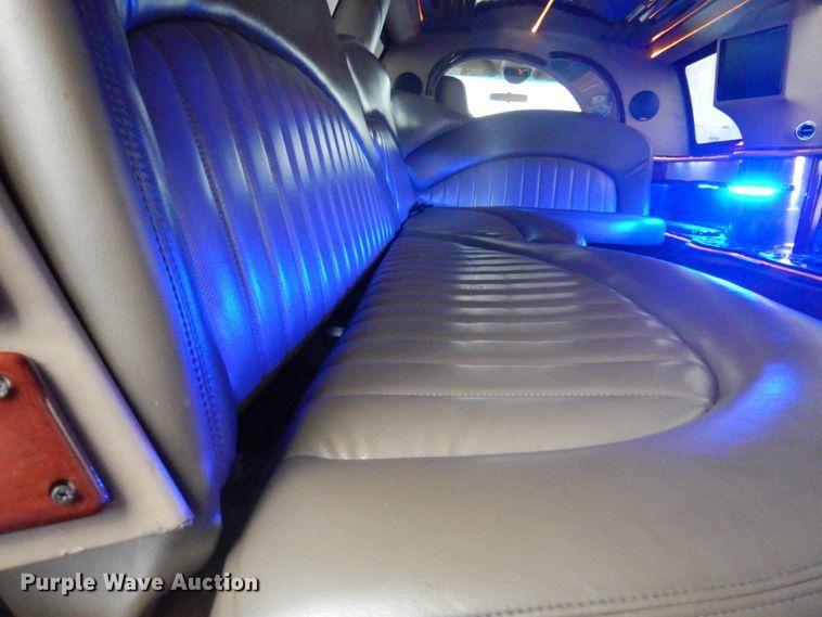 image for item DM5258 2005 Ford Excursion  limousine