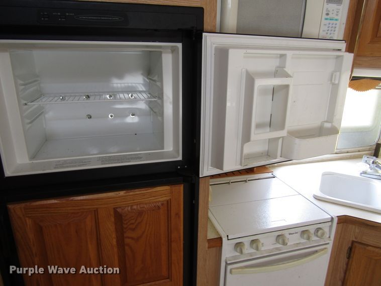 image for item EV9311 2004 Wildcat  camper