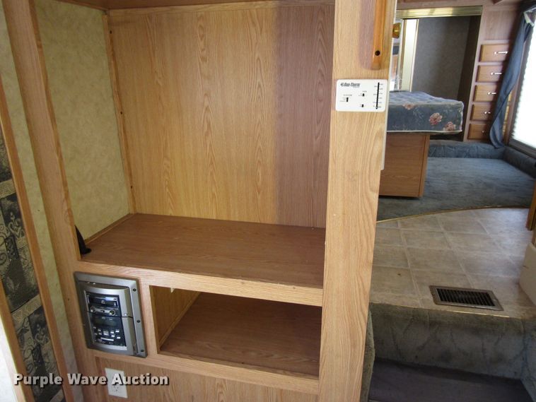 image for item EV9311 2004 Wildcat  camper