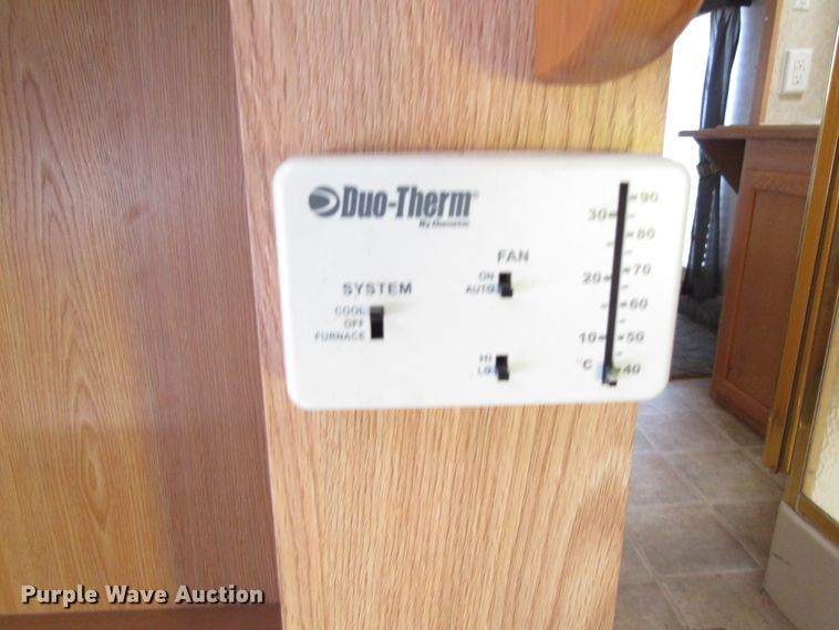 image for item EV9311 2004 Wildcat  camper