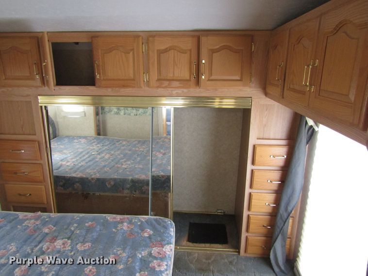 image for item EV9311 2004 Wildcat  camper