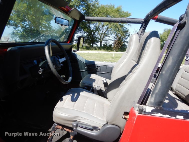 image for item HP9671 1995 Jeep Wrangler  SUV