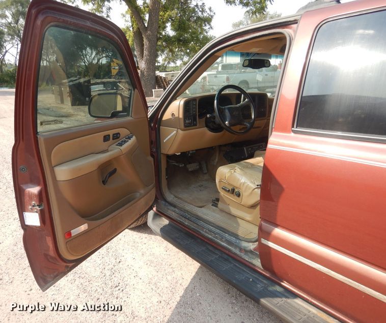 image for item HU9281 2000 Chevrolet Suburban 1500  SUV