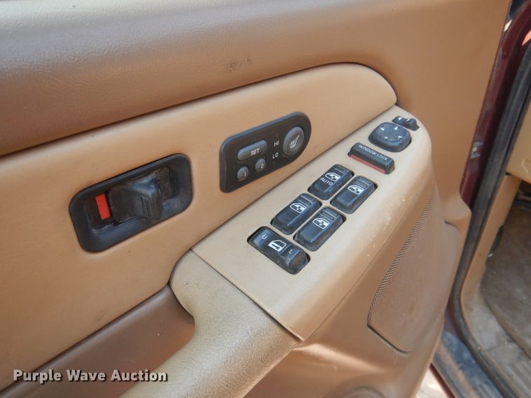 image for item HU9281 2000 Chevrolet Suburban 1500  SUV