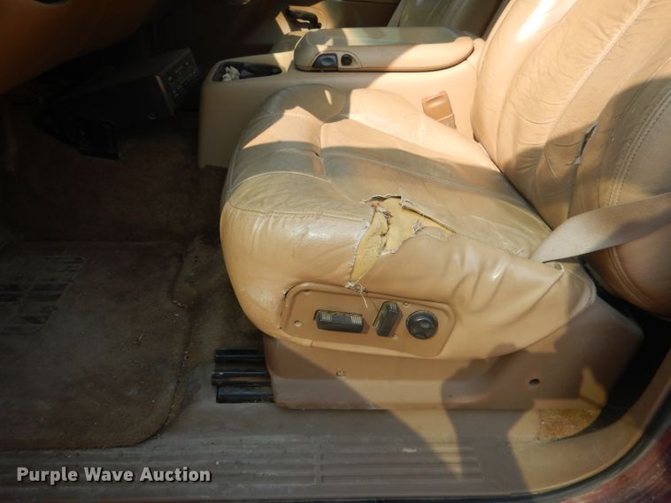 image for item HU9281 2000 Chevrolet Suburban 1500  SUV