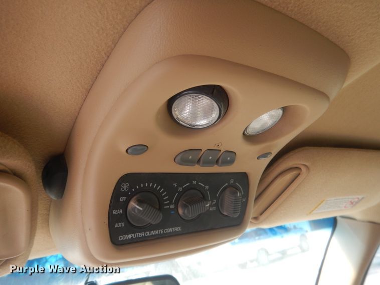 image for item HU9281 2000 Chevrolet Suburban 1500  SUV