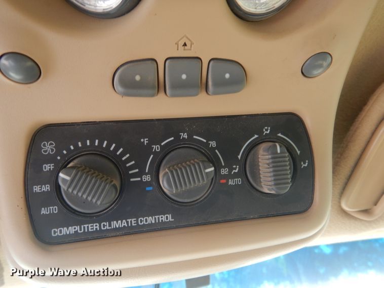 image for item HU9281 2000 Chevrolet Suburban 1500  SUV