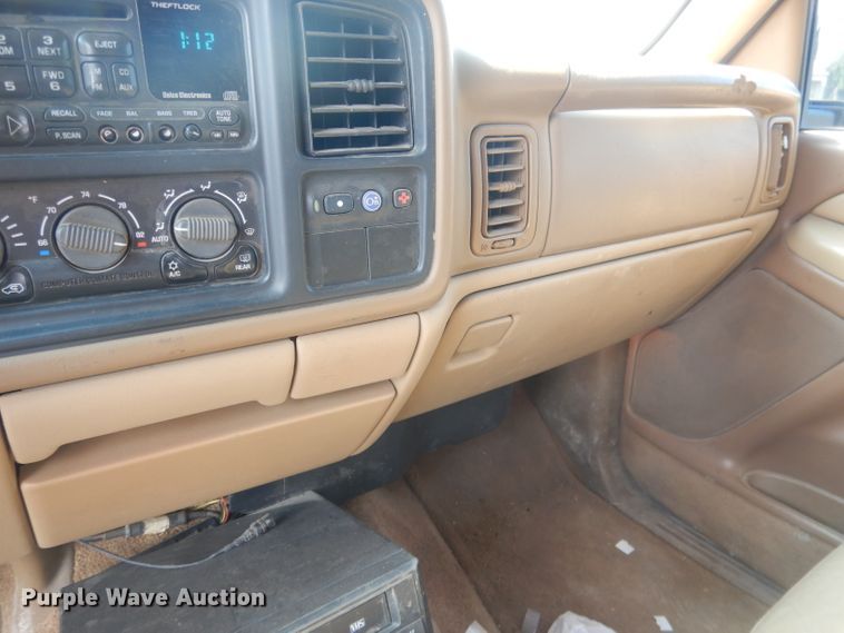 image for item HU9281 2000 Chevrolet Suburban 1500  SUV