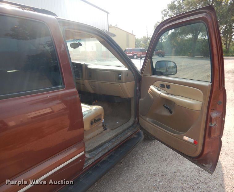 image for item HU9281 2000 Chevrolet Suburban 1500  SUV