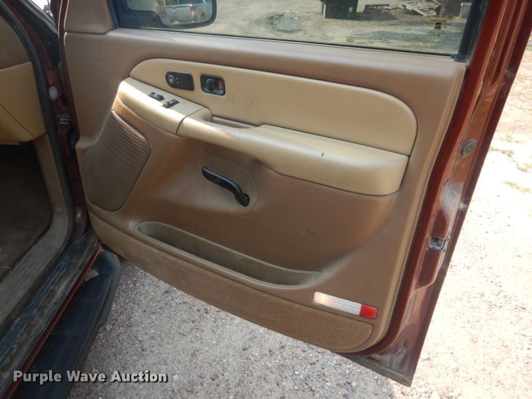 image for item HU9281 2000 Chevrolet Suburban 1500  SUV