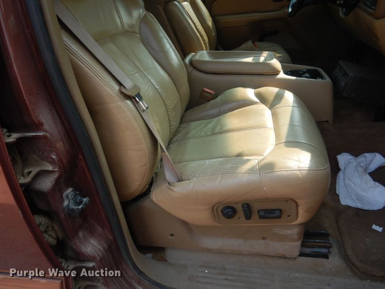 image for item HU9281 2000 Chevrolet Suburban 1500  SUV