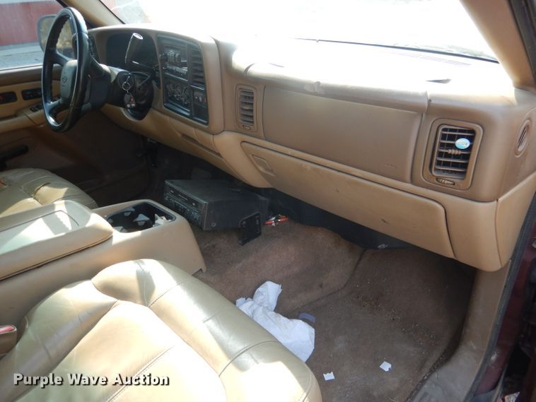 image for item HU9281 2000 Chevrolet Suburban 1500  SUV