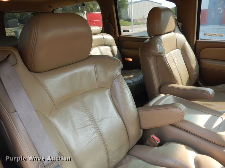 image for item HU9281 2000 Chevrolet Suburban 1500  SUV