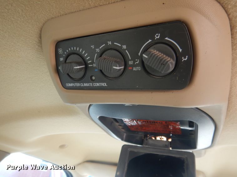 image for item HU9281 2000 Chevrolet Suburban 1500  SUV