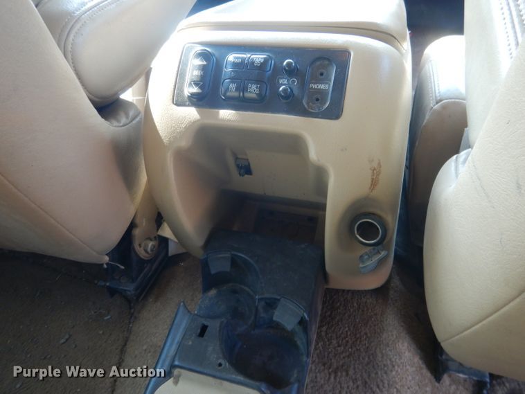 image for item HU9281 2000 Chevrolet Suburban 1500  SUV