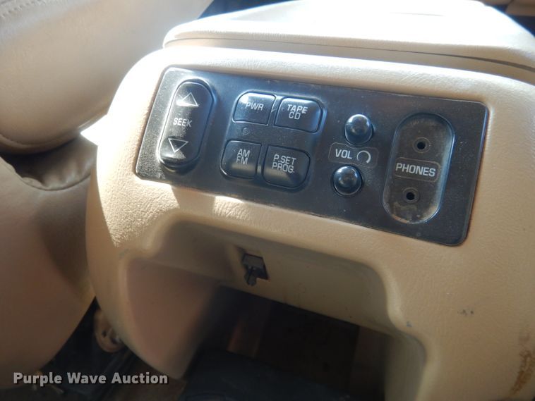 image for item HU9281 2000 Chevrolet Suburban 1500  SUV