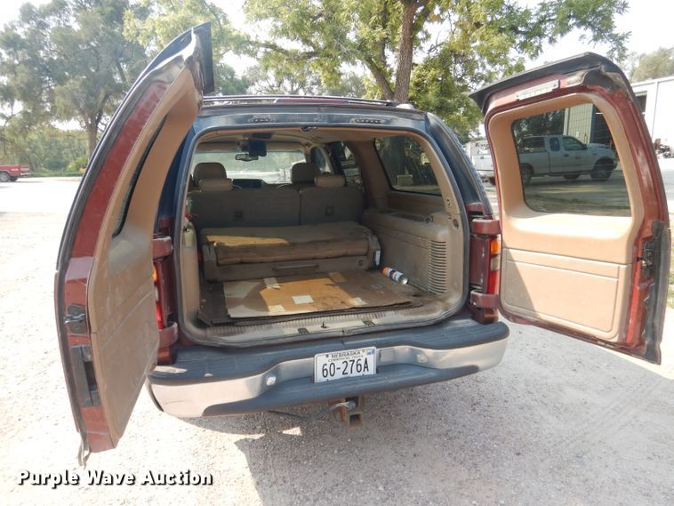 image for item HU9281 2000 Chevrolet Suburban 1500  SUV