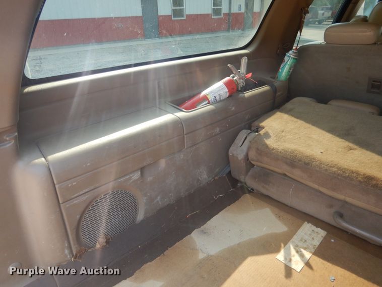 image for item HU9281 2000 Chevrolet Suburban 1500  SUV