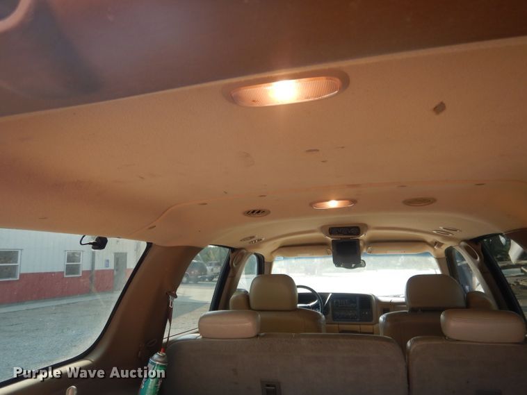 image for item HU9281 2000 Chevrolet Suburban 1500  SUV