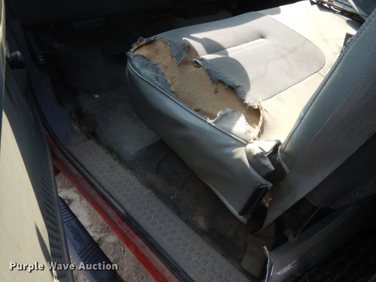 image for item HU9284 2002 Ford F550 Super Duty XL  Crew Cab flatbed truck