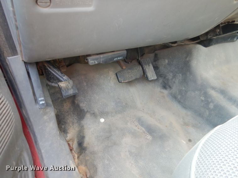 image for item HU9284 2002 Ford F550 Super Duty XL  Crew Cab flatbed truck