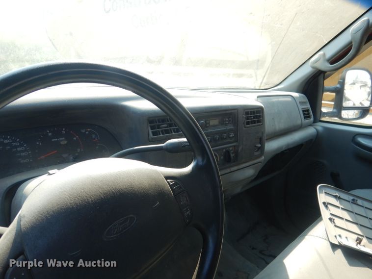 image for item HU9284 2002 Ford F550 Super Duty XL  Crew Cab flatbed truck