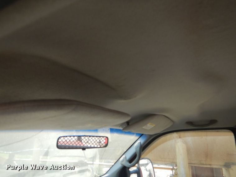 image for item HU9284 2002 Ford F550 Super Duty XL  Crew Cab flatbed truck