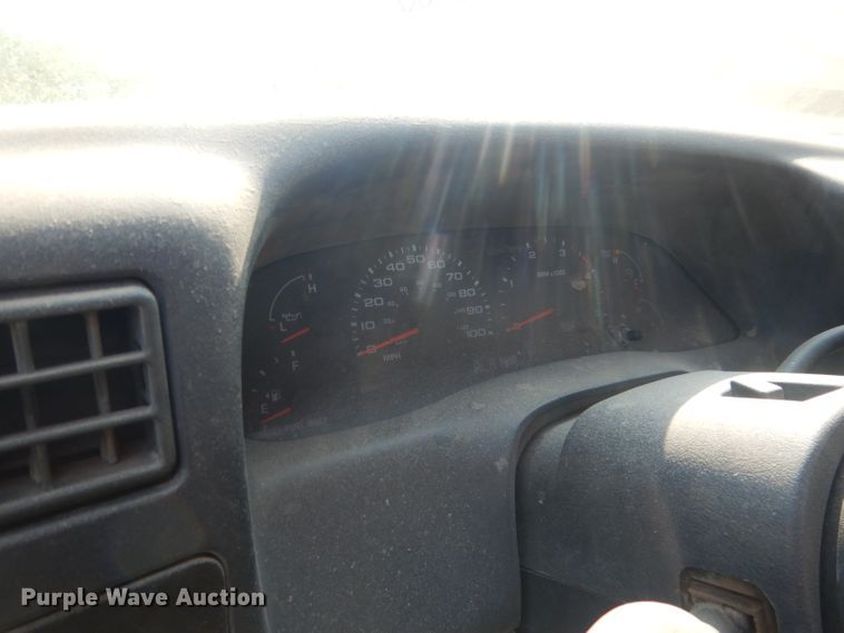 image for item HU9284 2002 Ford F550 Super Duty XL  Crew Cab flatbed truck