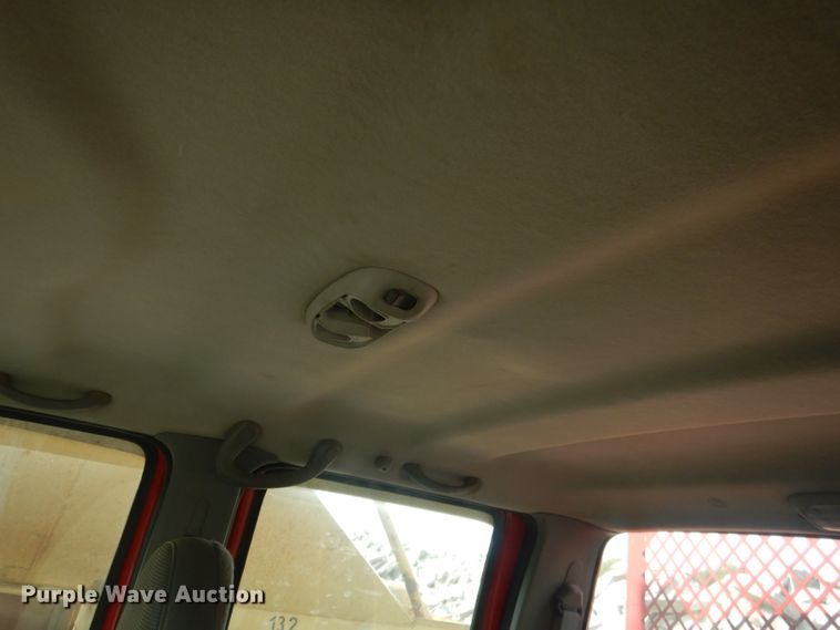 image for item HU9284 2002 Ford F550 Super Duty XL  Crew Cab flatbed truck